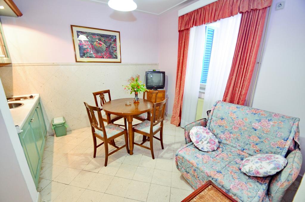 Villa Velzon Guesthouse Budva Szoba fotó